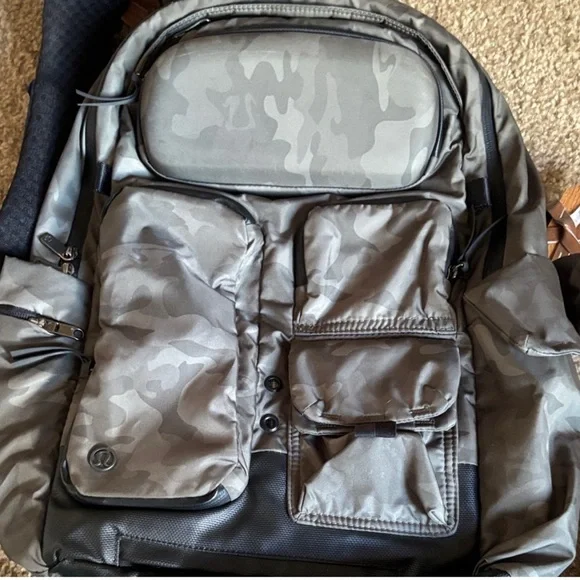 NEW~Lululemon Cruiser Backpack Savasana Camouflage. Retails $275 - Picture 1 of 6